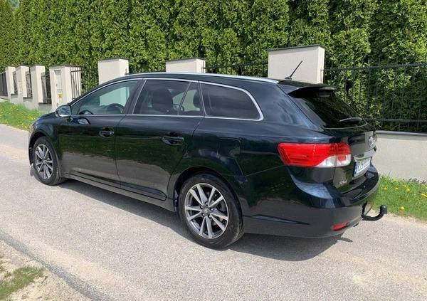Toyota Avensis cena 35547 przebieg: 212000, rok produkcji 2014 z Jasło małe 191